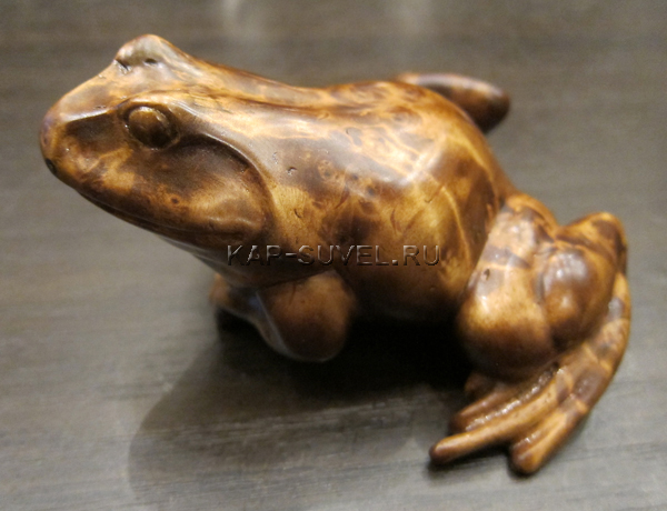 Скульптура лягушки из капа